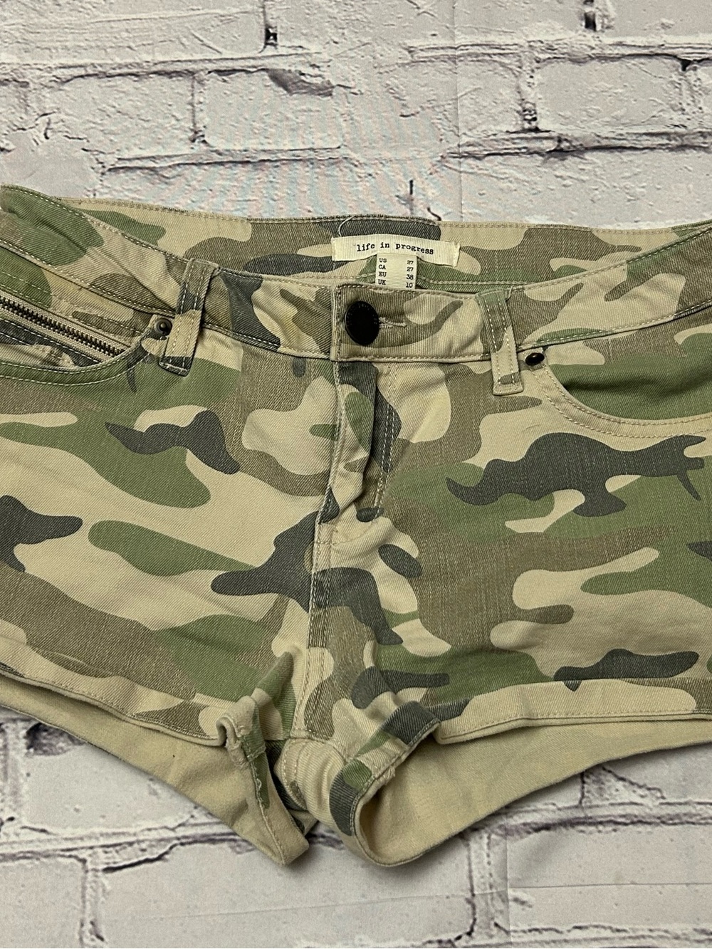 Life in Progress Women's Camo Low-Rise Shorts - Green Camo